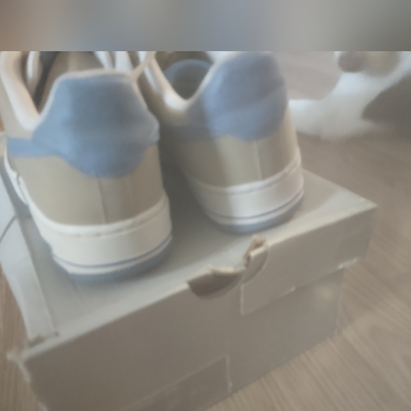 Nike air size 7y suede baby blue and beige women's - Picture 3 of 6